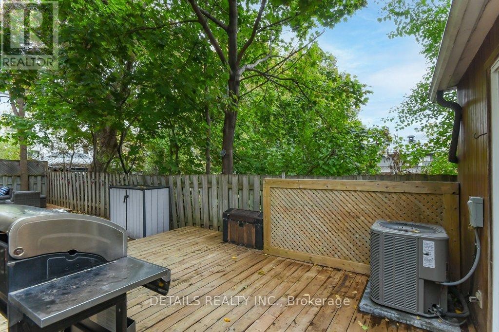 












19 GOULD STREET

,
Ottawa,




Ontario
K1Y2P1

