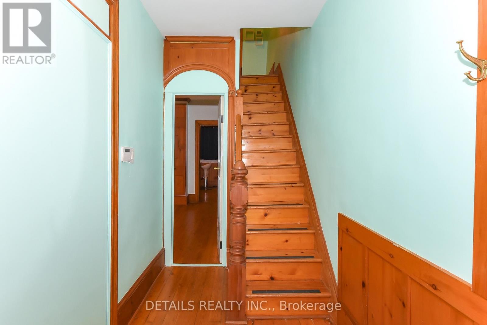 












19 GOULD STREET

,
Ottawa,




Ontario
K1Y2P1

