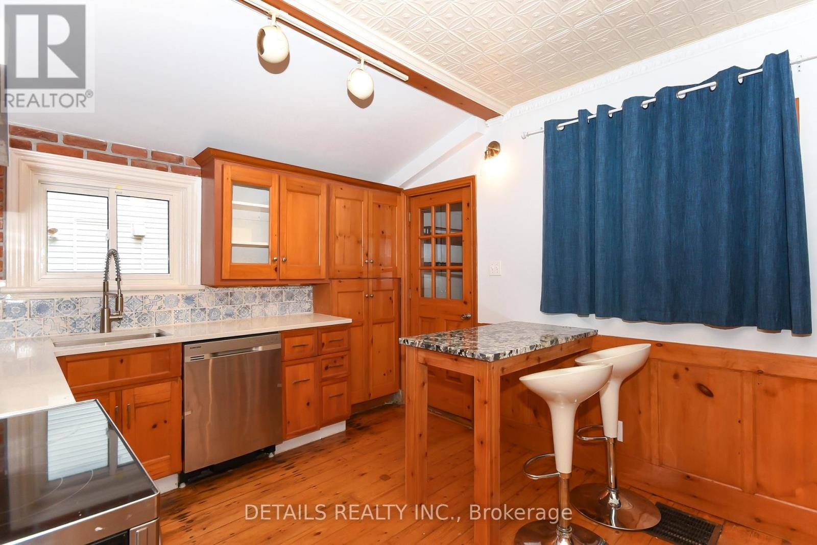 












19 GOULD STREET

,
Ottawa,




Ontario
K1Y2P1

