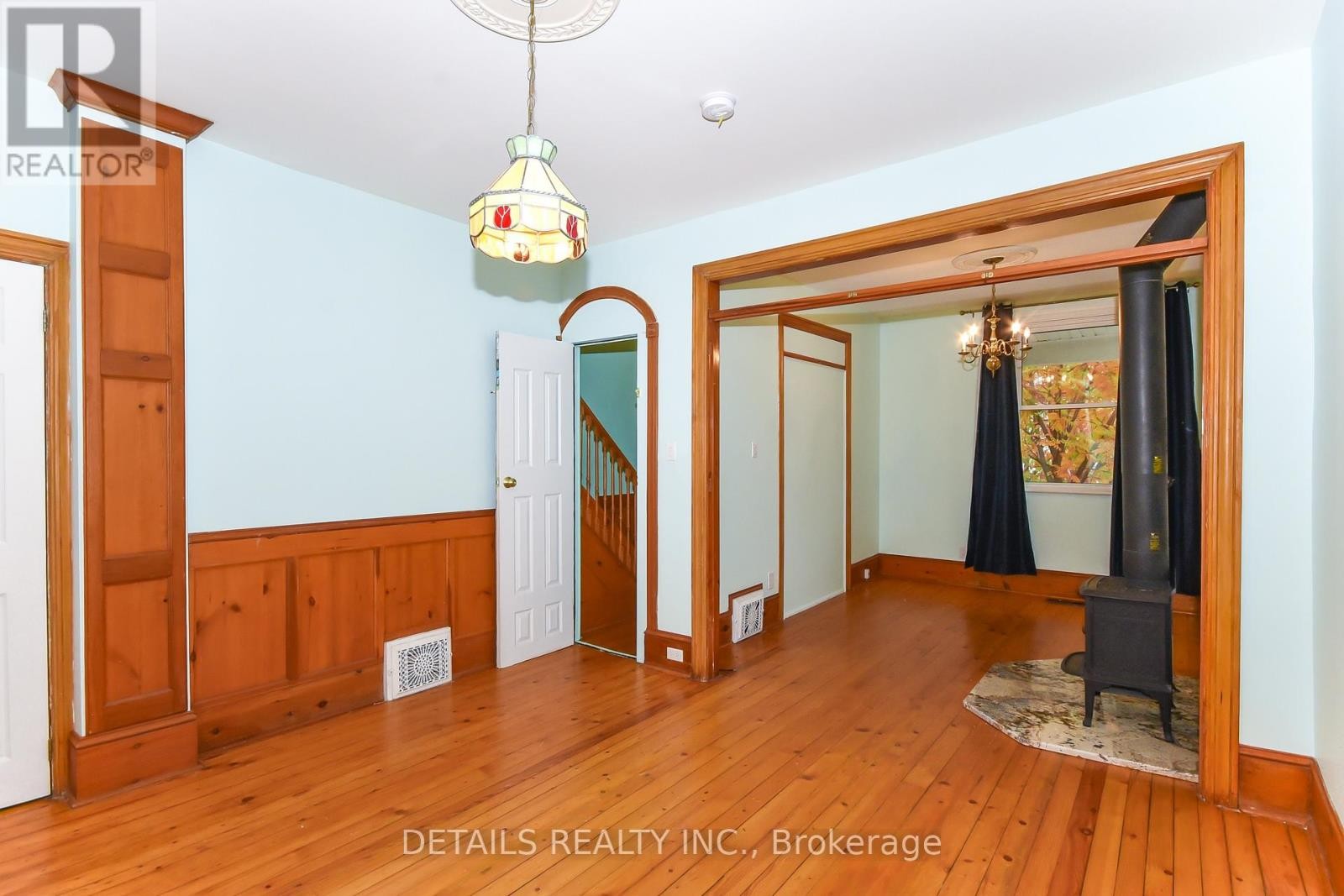 












19 GOULD STREET

,
Ottawa,




Ontario
K1Y2P1

