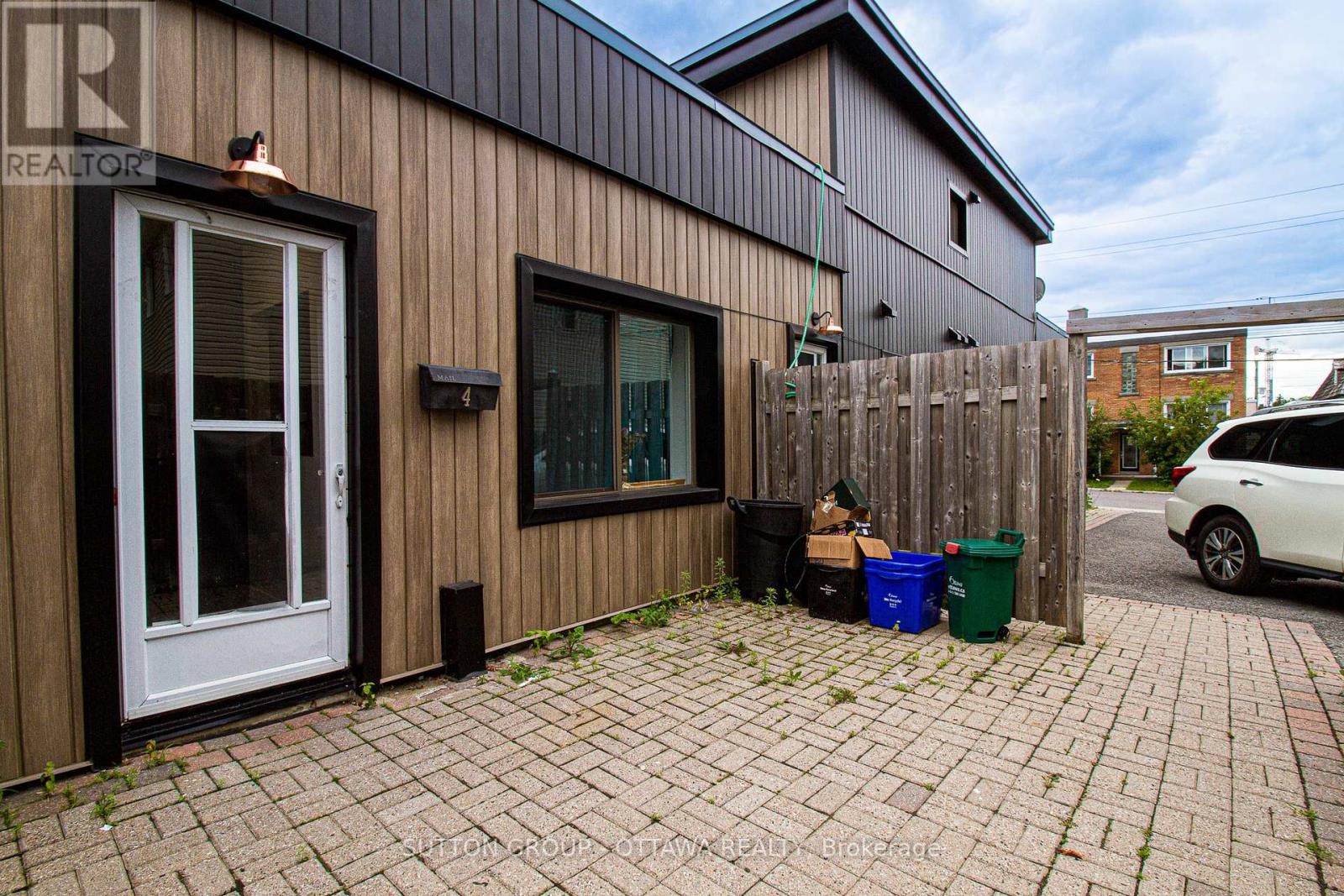 












309 CYR AVENUE

,
Ottawa,




Ontario
K1L7N6

