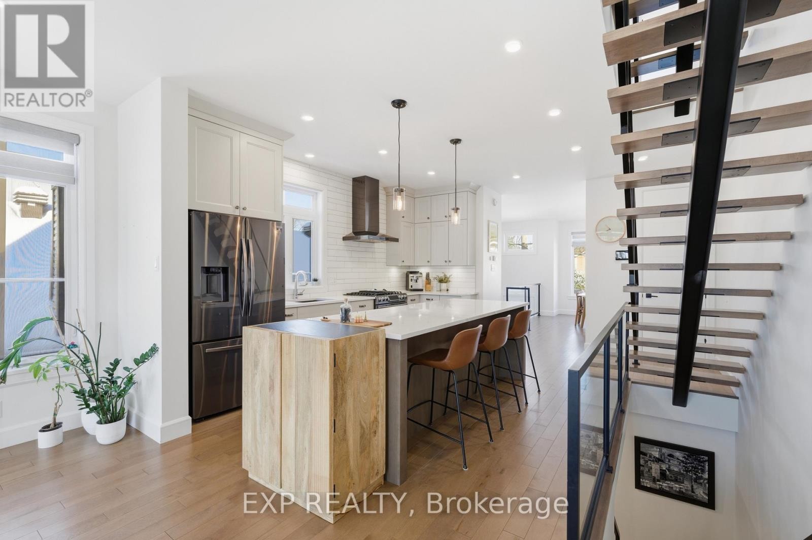 












158 MARIER AVENUE

,
Ottawa,




Ontario
K1L5S1

