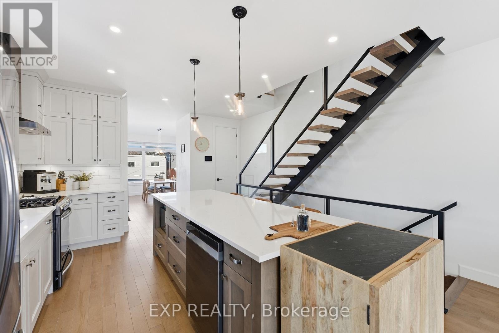 












158 MARIER AVENUE

,
Ottawa,




Ontario
K1L5S1

