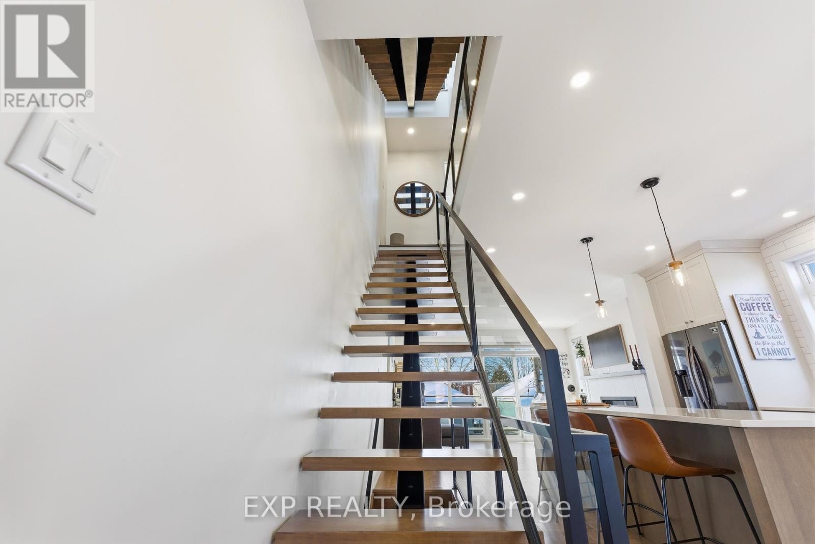 












158 MARIER AVENUE

,
Ottawa,




Ontario
K1L5S1

