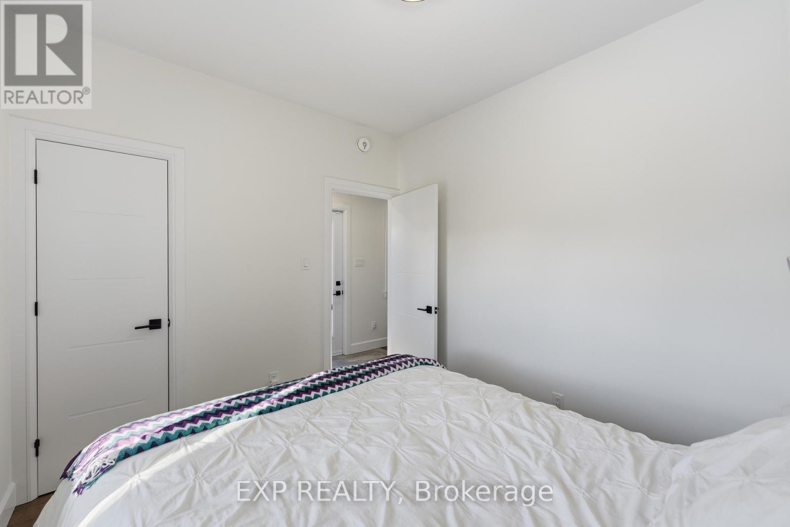 












158 MARIER AVENUE

,
Ottawa,




Ontario
K1L5S1

