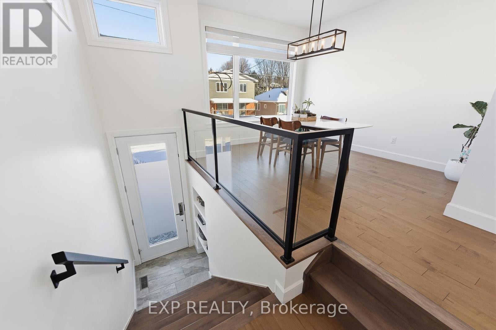 












158 MARIER AVENUE

,
Ottawa,




Ontario
K1L5S1

