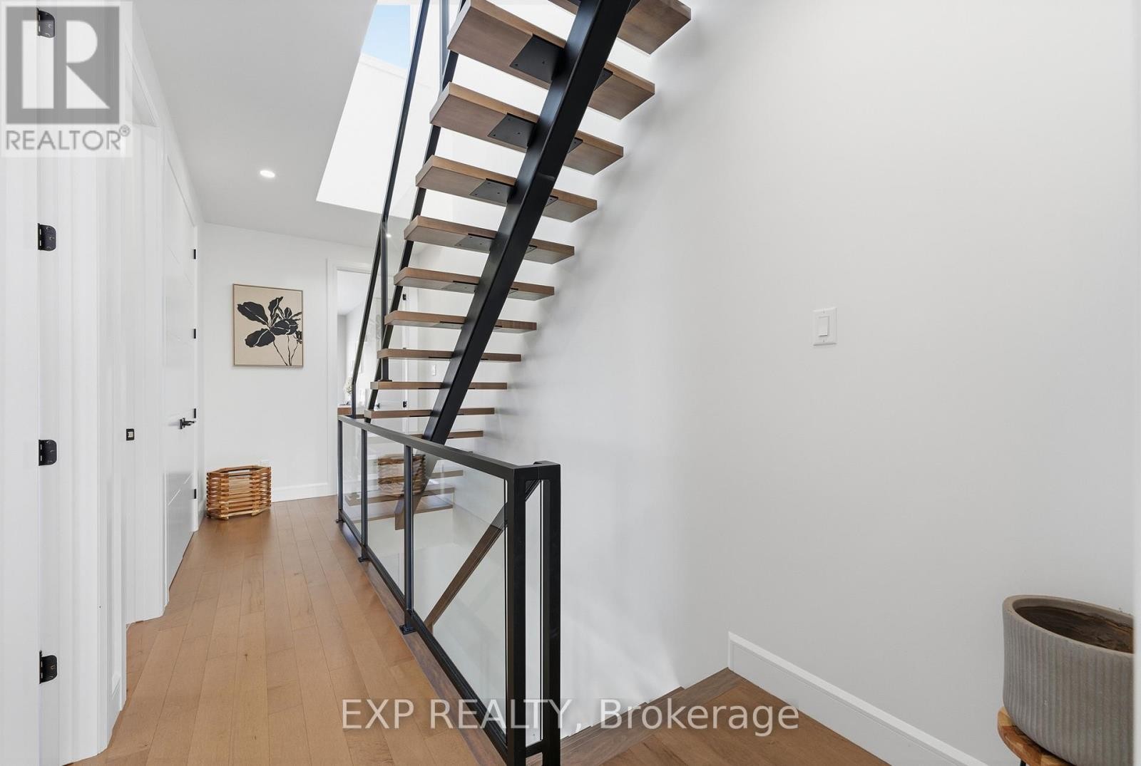 












158 MARIER AVENUE

,
Ottawa,




Ontario
K1L5S1

