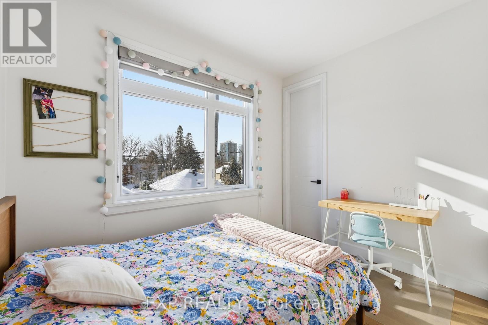 












158 MARIER AVENUE

,
Ottawa,




Ontario
K1L5S1

