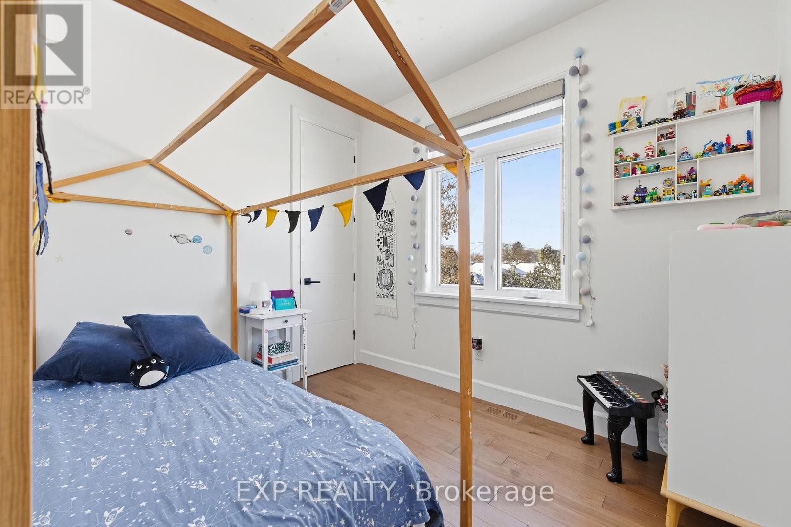 












158 MARIER AVENUE

,
Ottawa,




Ontario
K1L5S1

