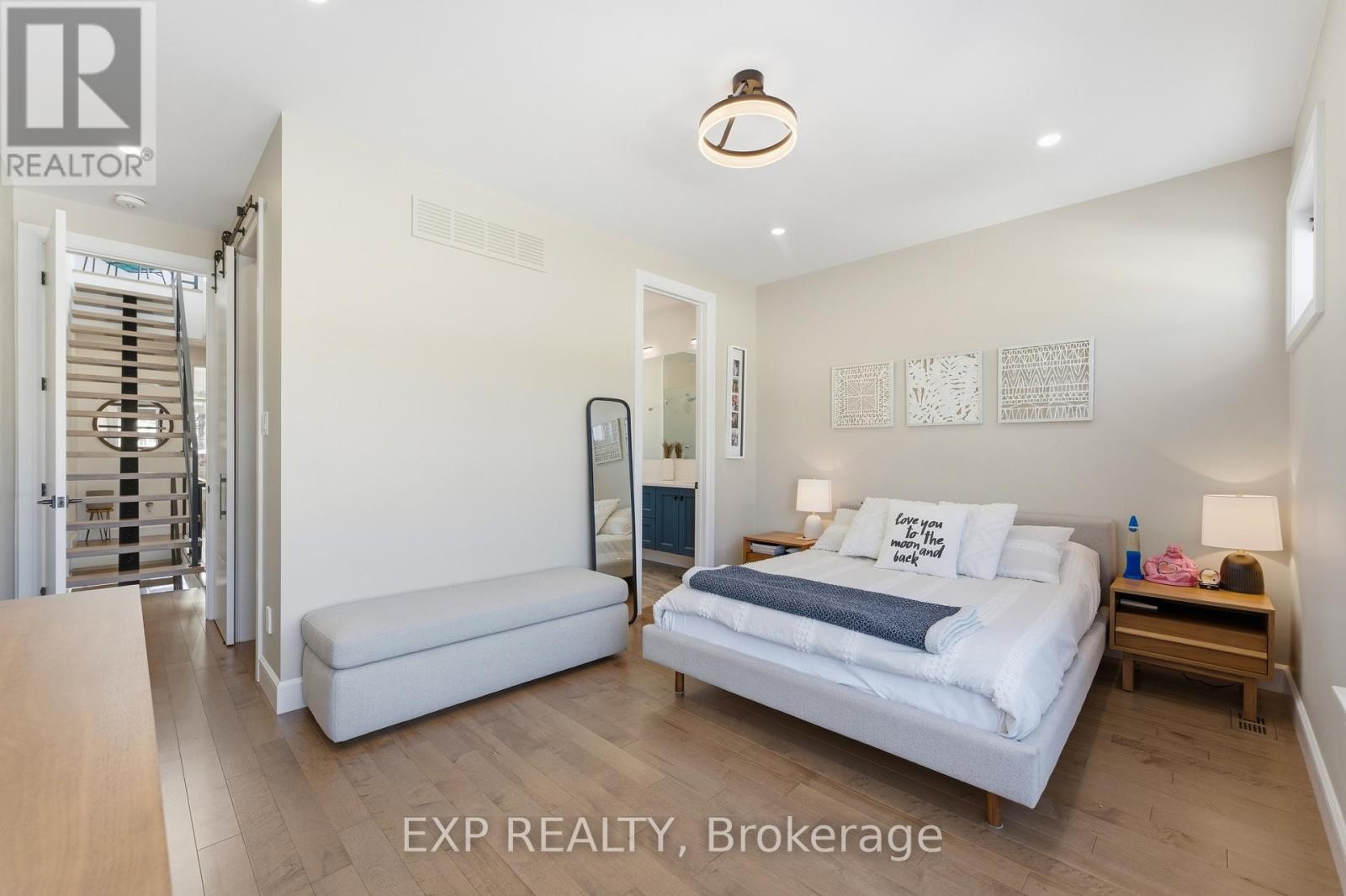 












158 MARIER AVENUE

,
Ottawa,




Ontario
K1L5S1

