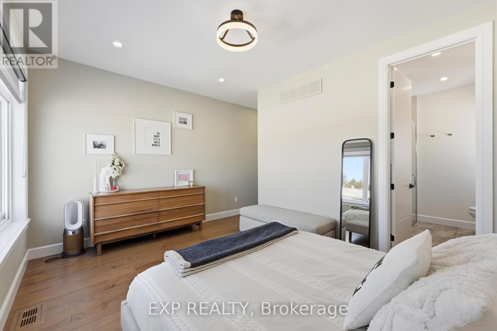 












158 MARIER AVENUE

,
Ottawa,




Ontario
K1L5S1

