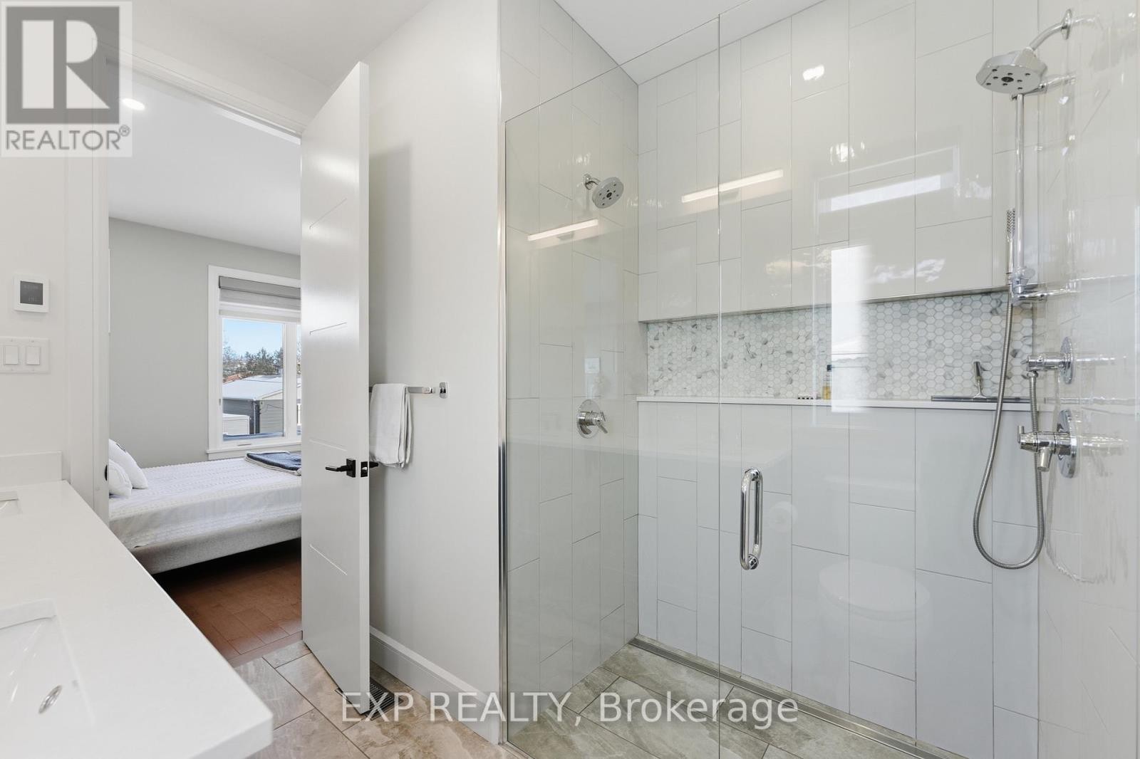 












158 MARIER AVENUE

,
Ottawa,




Ontario
K1L5S1

