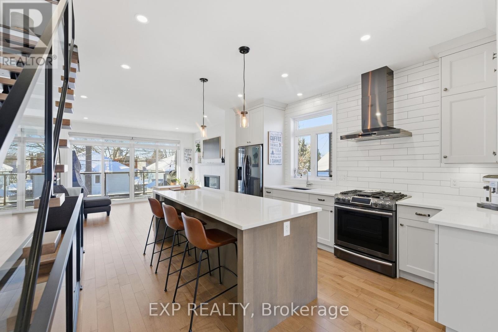 












158 MARIER AVENUE

,
Ottawa,




Ontario
K1L5S1

