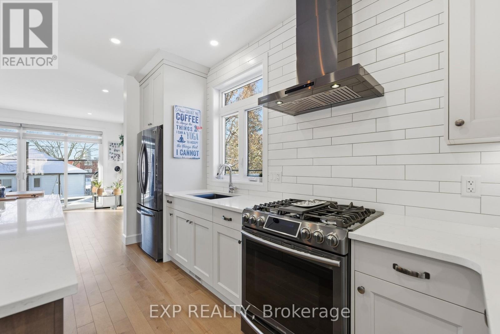 












158 MARIER AVENUE

,
Ottawa,




Ontario
K1L5S1

