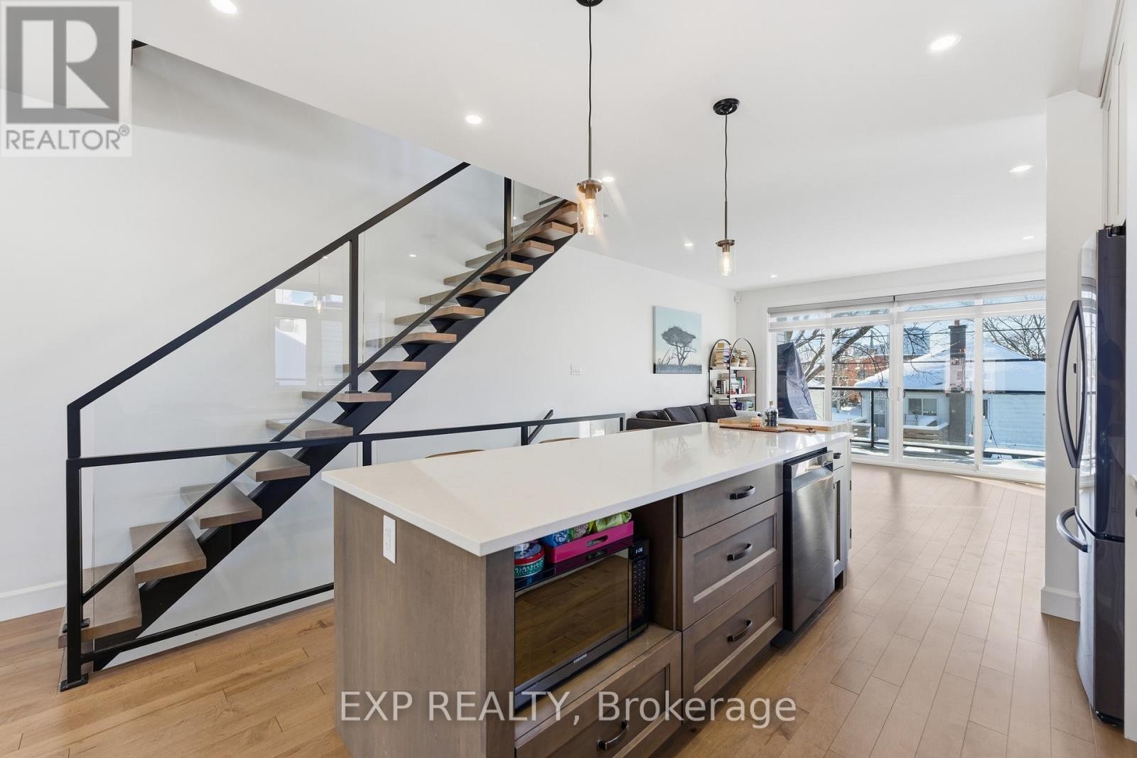 












158 MARIER AVENUE

,
Ottawa,




Ontario
K1L5S1

