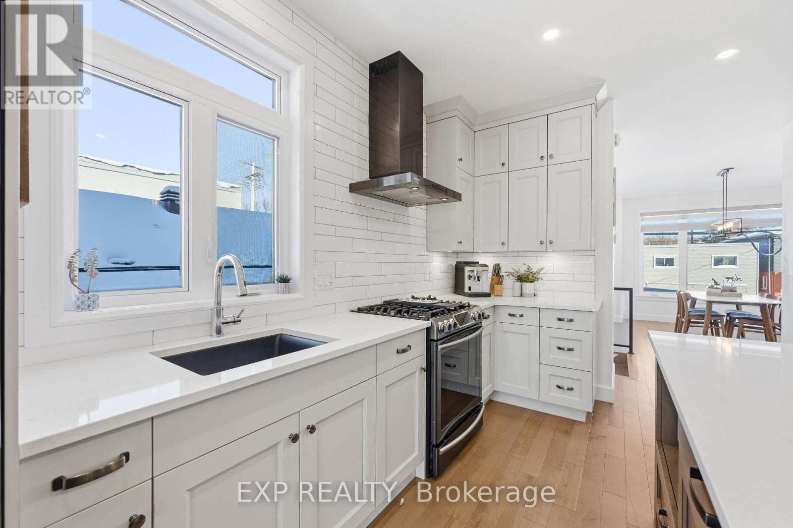 












158 MARIER AVENUE

,
Ottawa,




Ontario
K1L5S1

