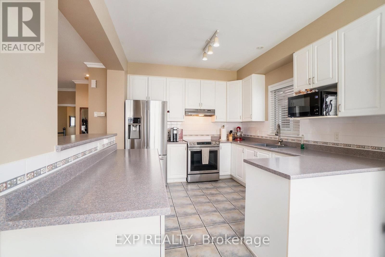 












15 ESCADE DRIVE

,
Ottawa,




Ontario
K2G6R9

