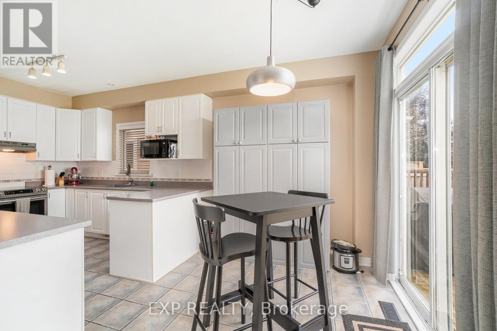 












15 ESCADE DRIVE

,
Ottawa,




Ontario
K2G6R9

