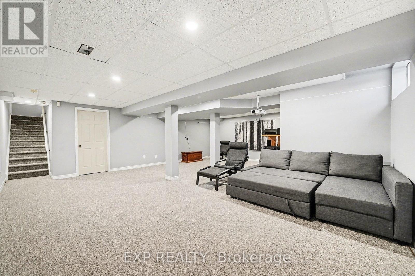 












15 ESCADE DRIVE

,
Ottawa,




Ontario
K2G6R9

