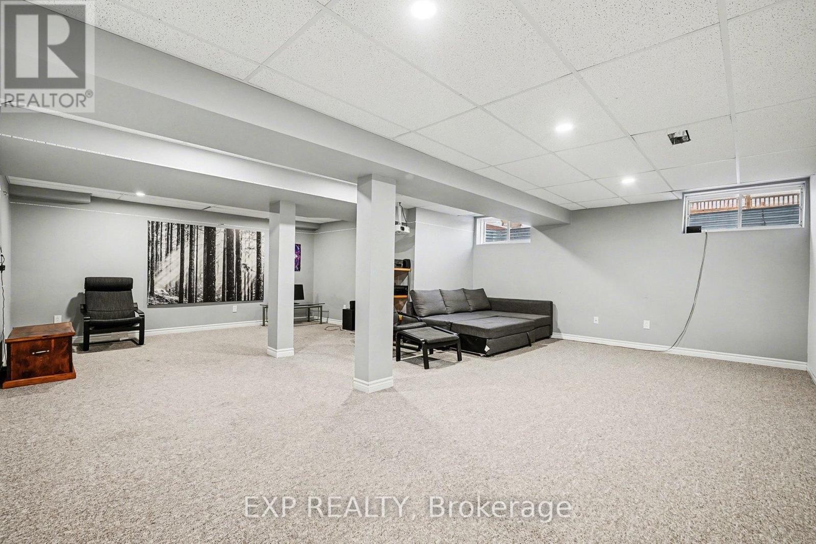 












15 ESCADE DRIVE

,
Ottawa,




Ontario
K2G6R9

