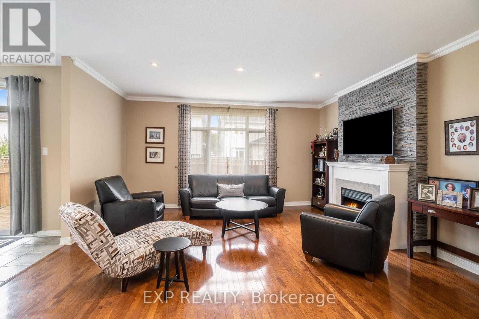 












15 ESCADE DRIVE

,
Ottawa,




Ontario
K2G6R9

