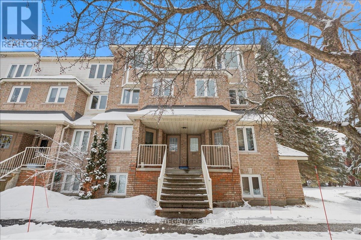 












223 BRISTON PRIVATE

,
Ottawa,




Ontario
K1G5R5

