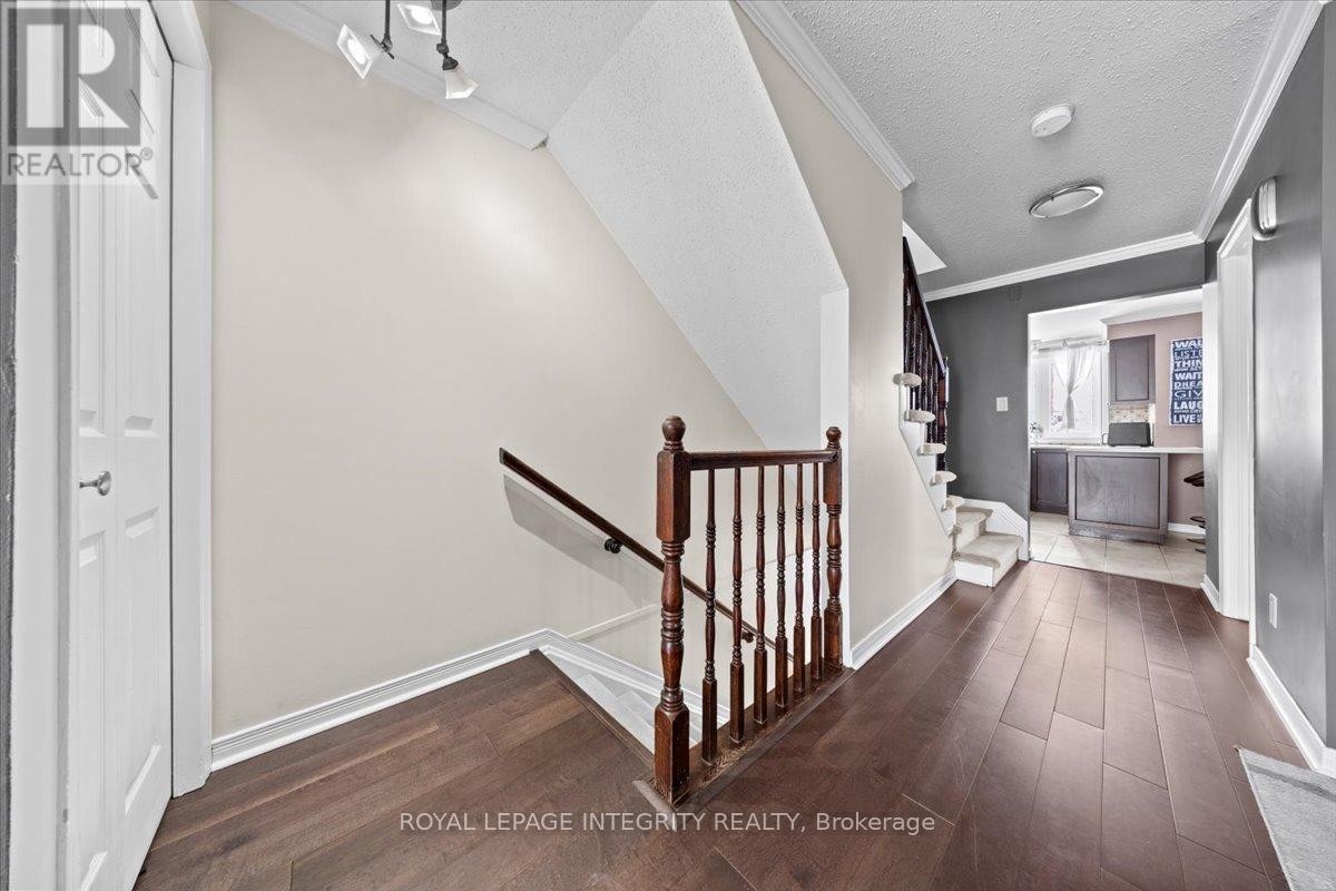 












223 BRISTON PRIVATE

,
Ottawa,




Ontario
K1G5R5

