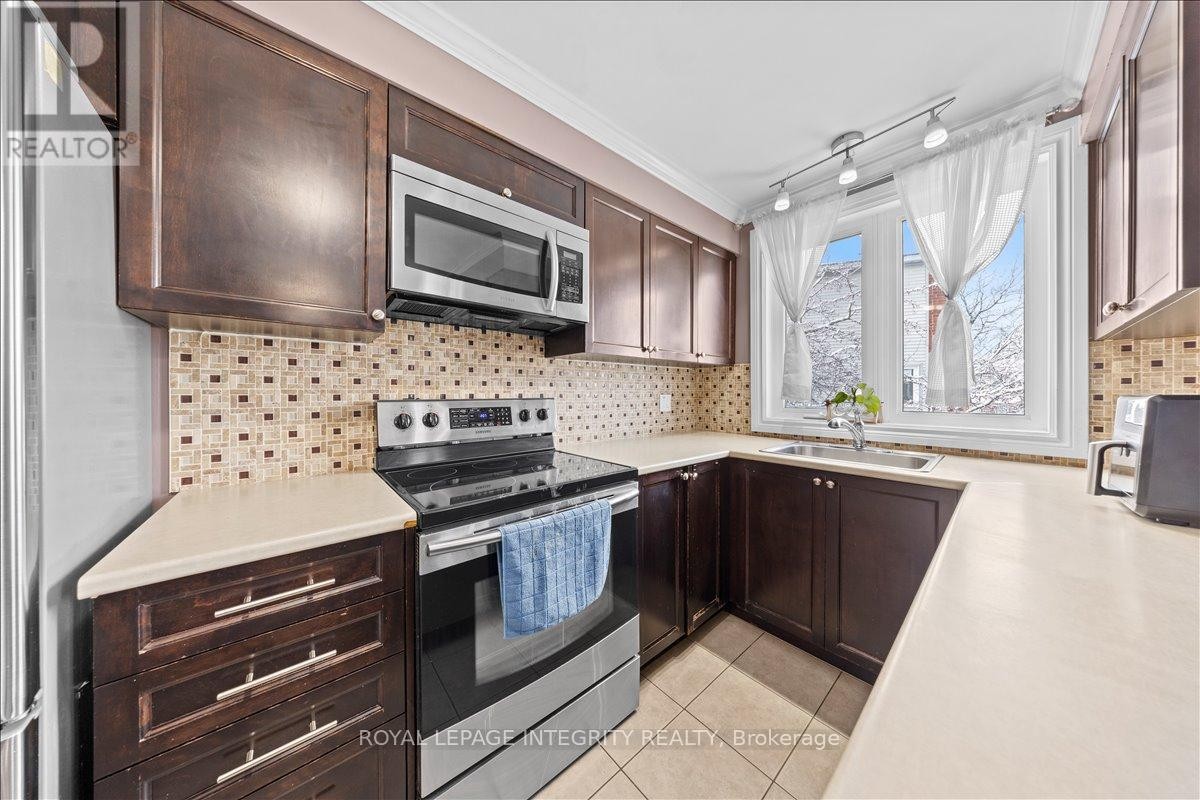 












223 BRISTON PRIVATE

,
Ottawa,




Ontario
K1G5R5

