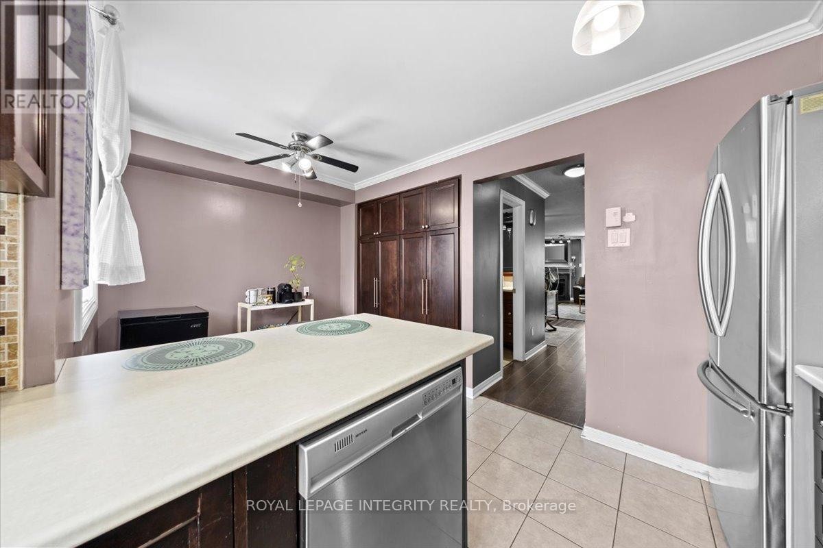 












223 BRISTON PRIVATE

,
Ottawa,




Ontario
K1G5R5

