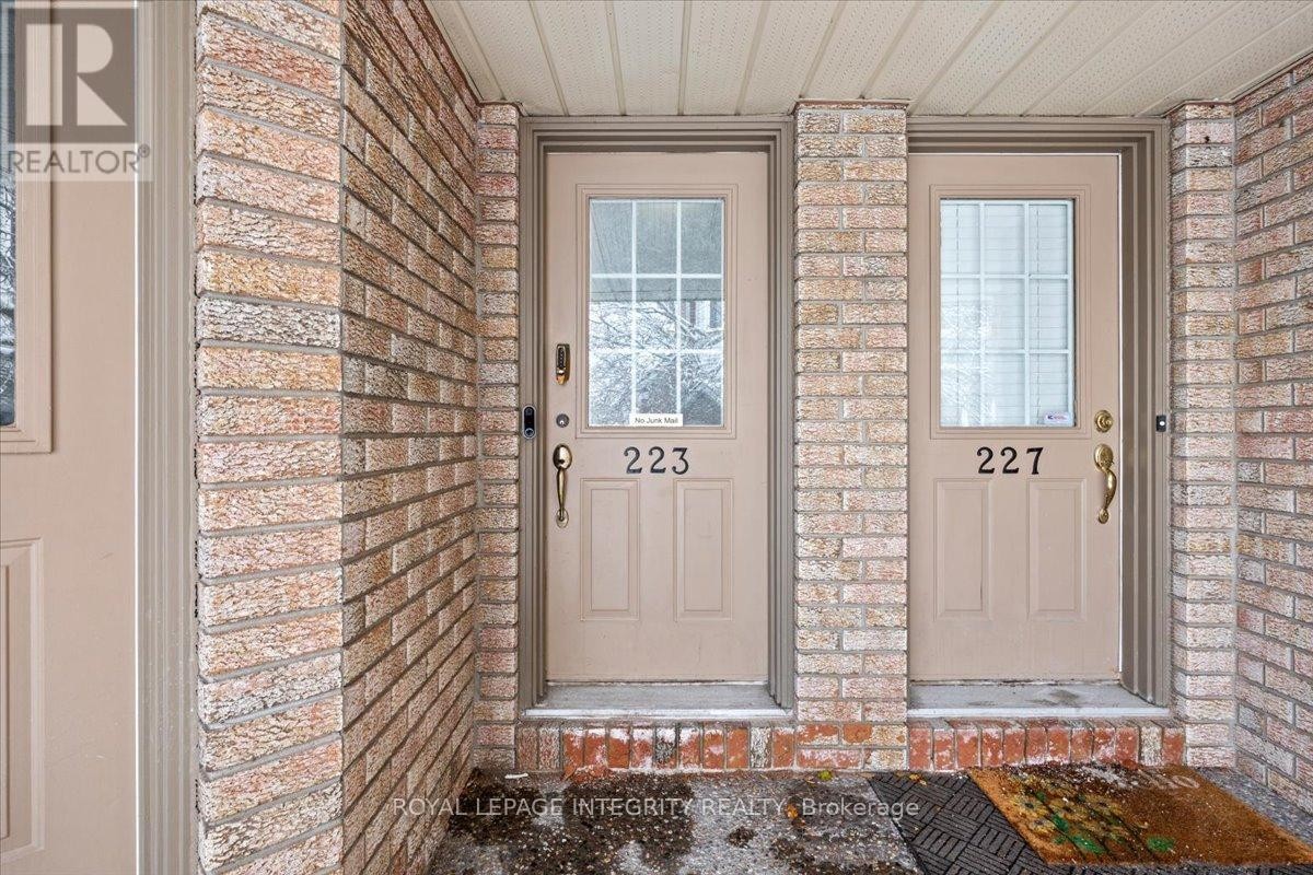 












223 BRISTON PRIVATE

,
Ottawa,




Ontario
K1G5R5

