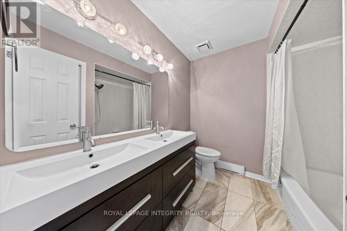 












223 BRISTON PRIVATE

,
Ottawa,




Ontario
K1G5R5

