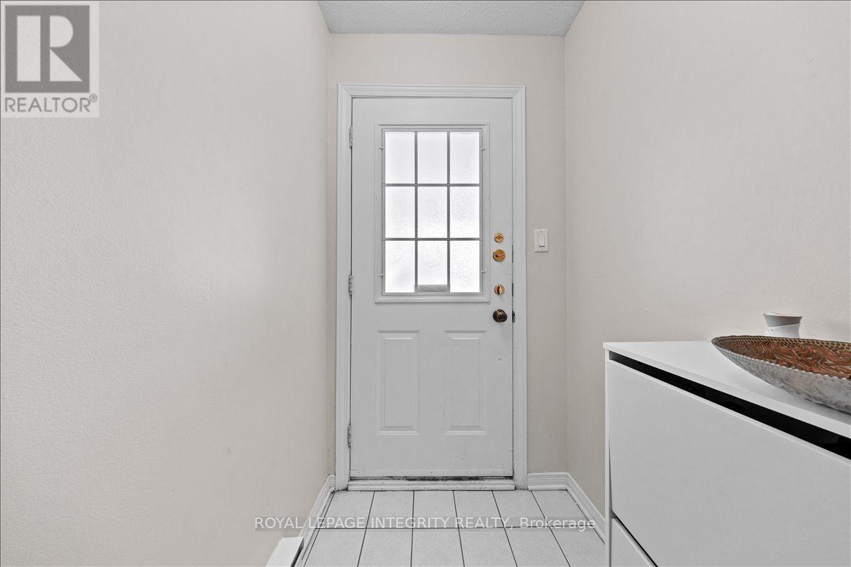 












223 BRISTON PRIVATE

,
Ottawa,




Ontario
K1G5R5

