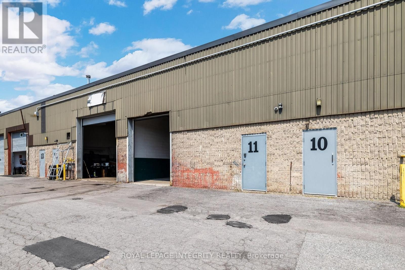 












10-11 - 2295 STEVENAGE DRIVE

,
Ottawa,




Ontario
K1G3W1

