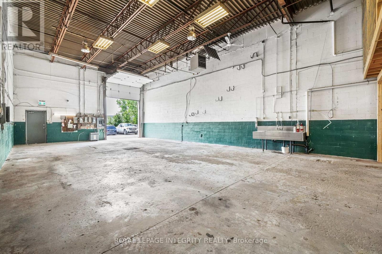 












10-11 - 2295 STEVENAGE DRIVE

,
Ottawa,




Ontario
K1G3W1

