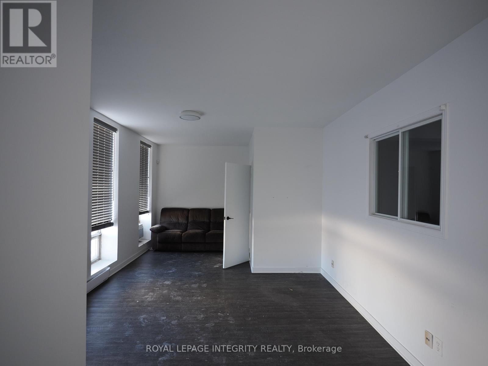 












10-11 - 2295 STEVENAGE DRIVE

,
Ottawa,




Ontario
K1G3W1

