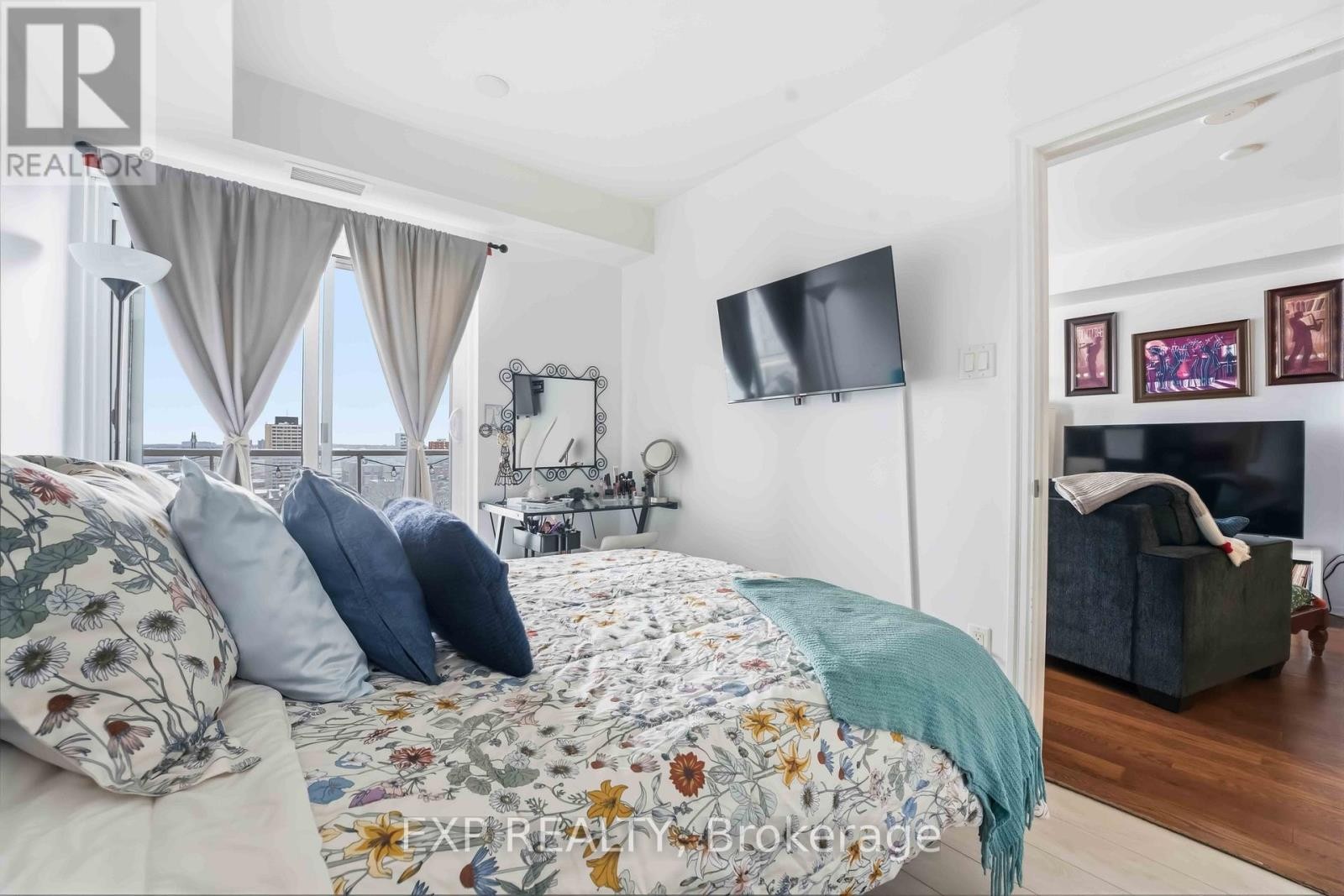 












1805 - 195 BESSERER STREET

,
Ottawa,




Ontario
K1N0B6

