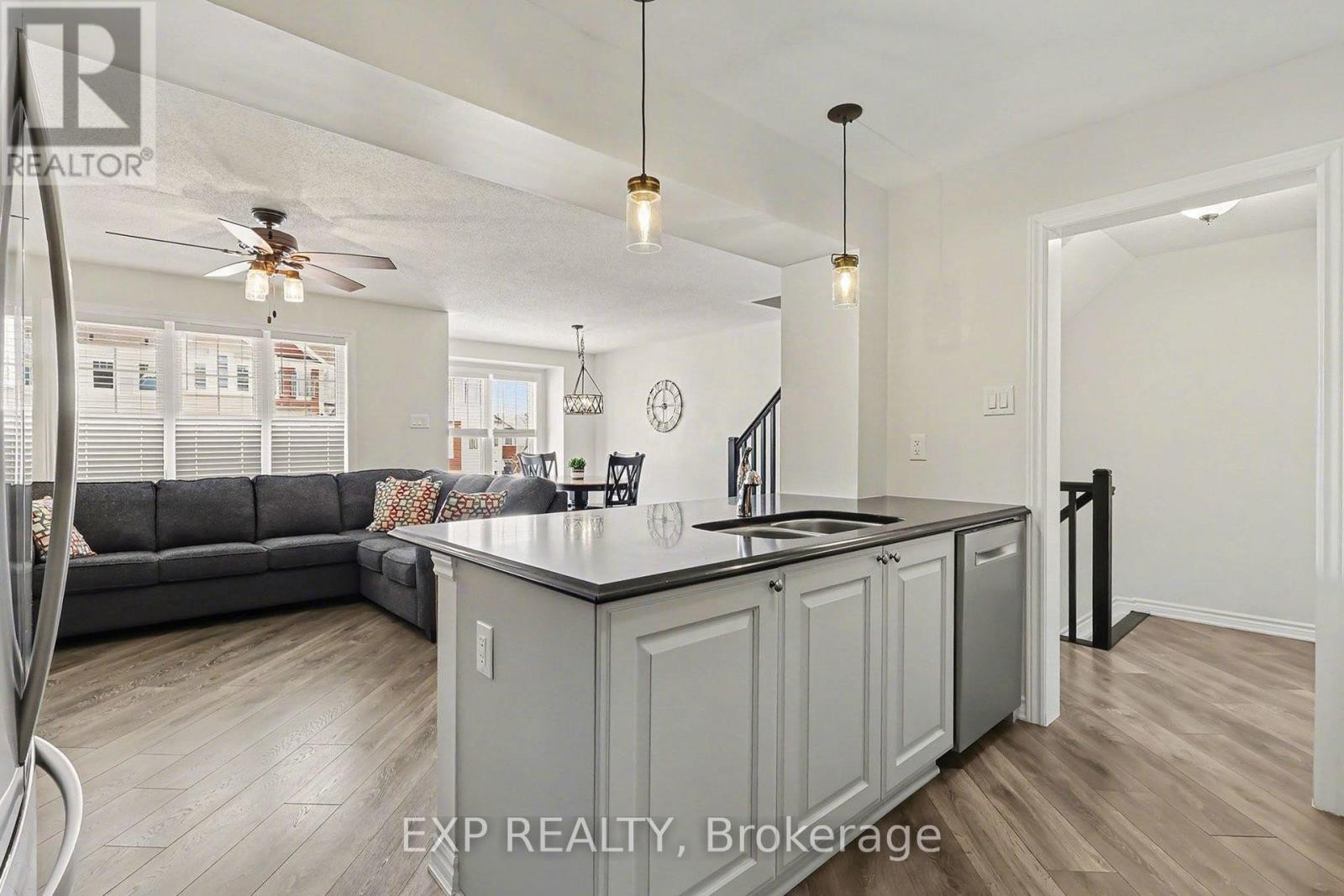 












421 GERARDIA LANE

,
Ottawa,




Ontario
K4A1C6

