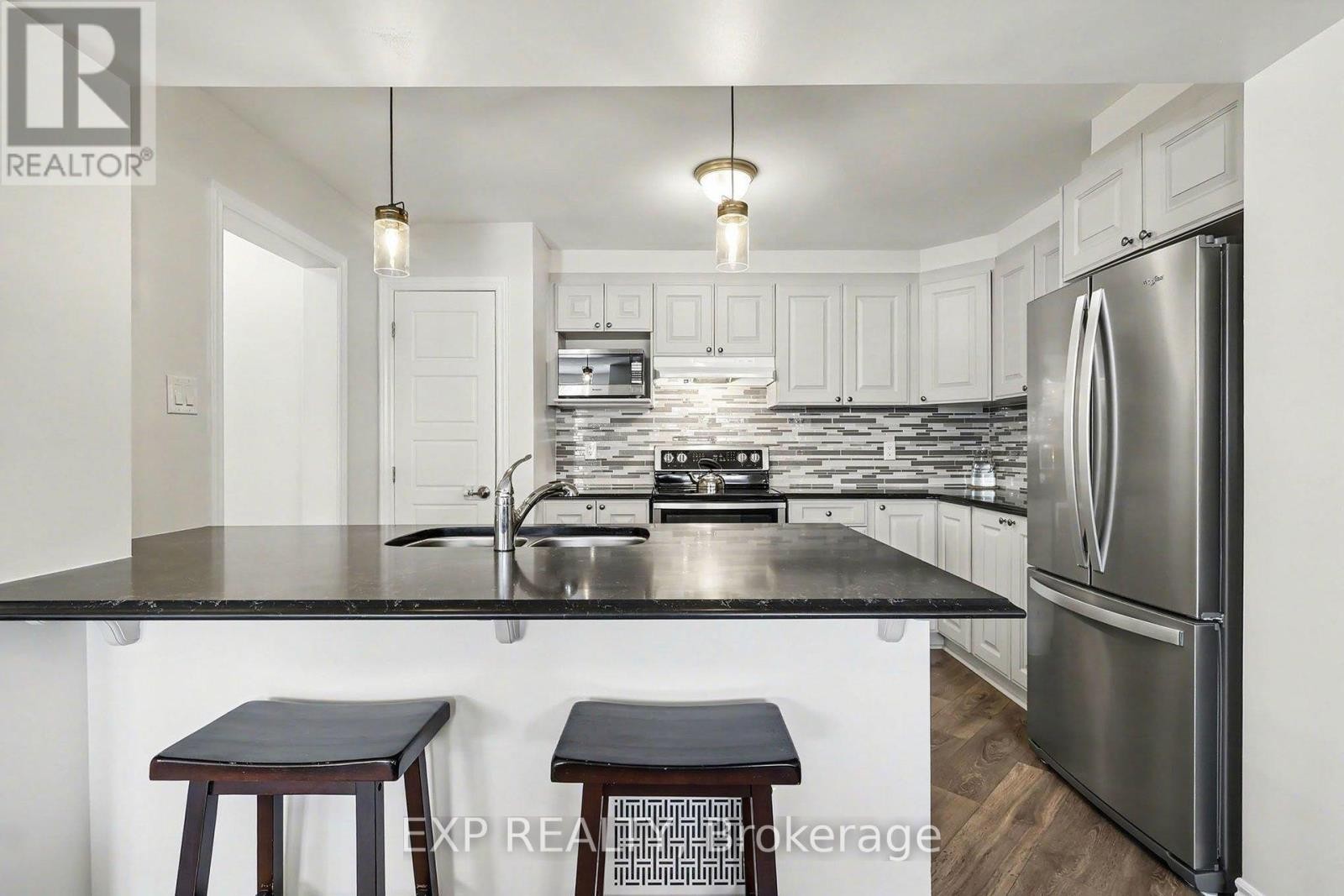 












421 GERARDIA LANE

,
Ottawa,




Ontario
K4A1C6

