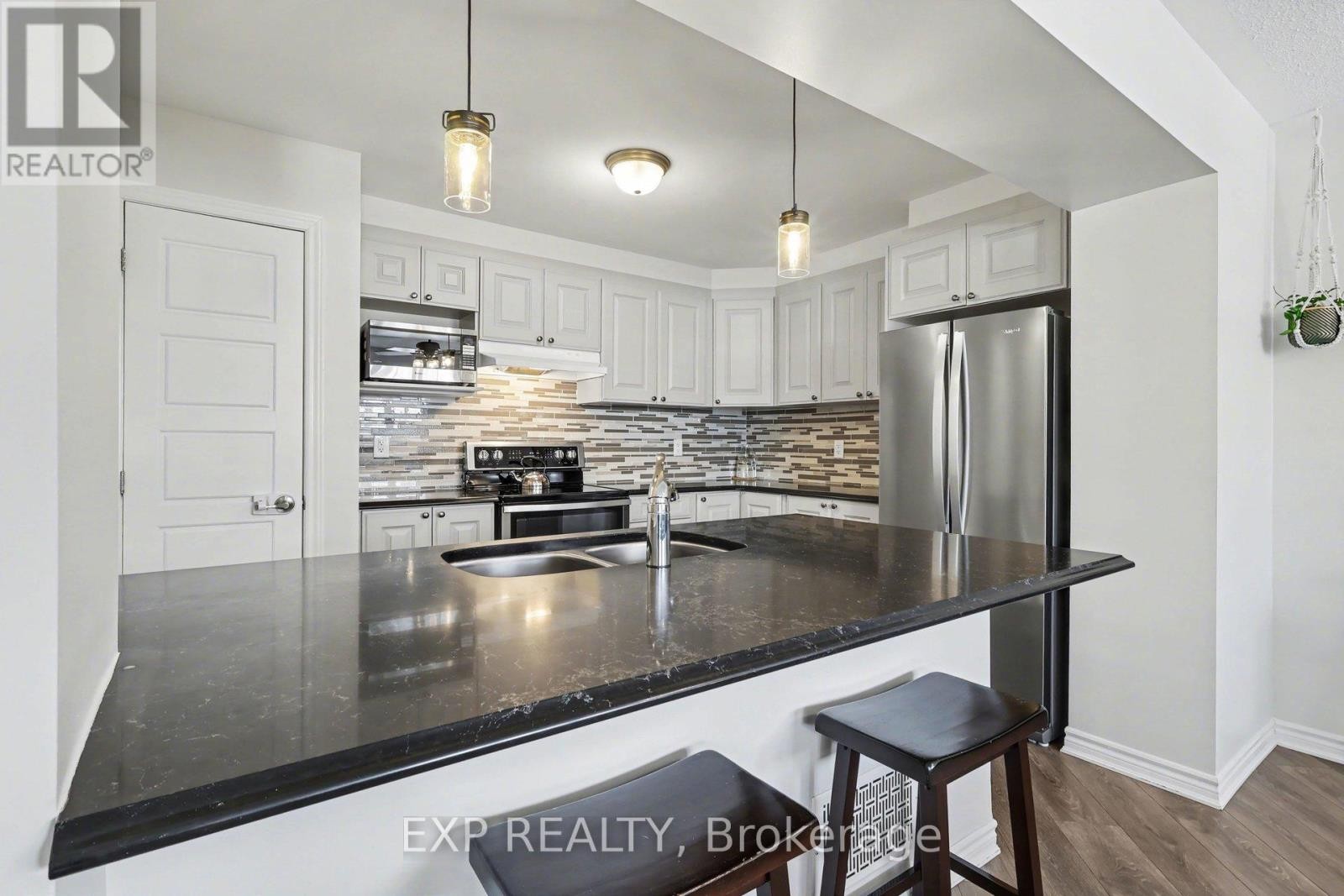 












421 GERARDIA LANE

,
Ottawa,




Ontario
K4A1C6

