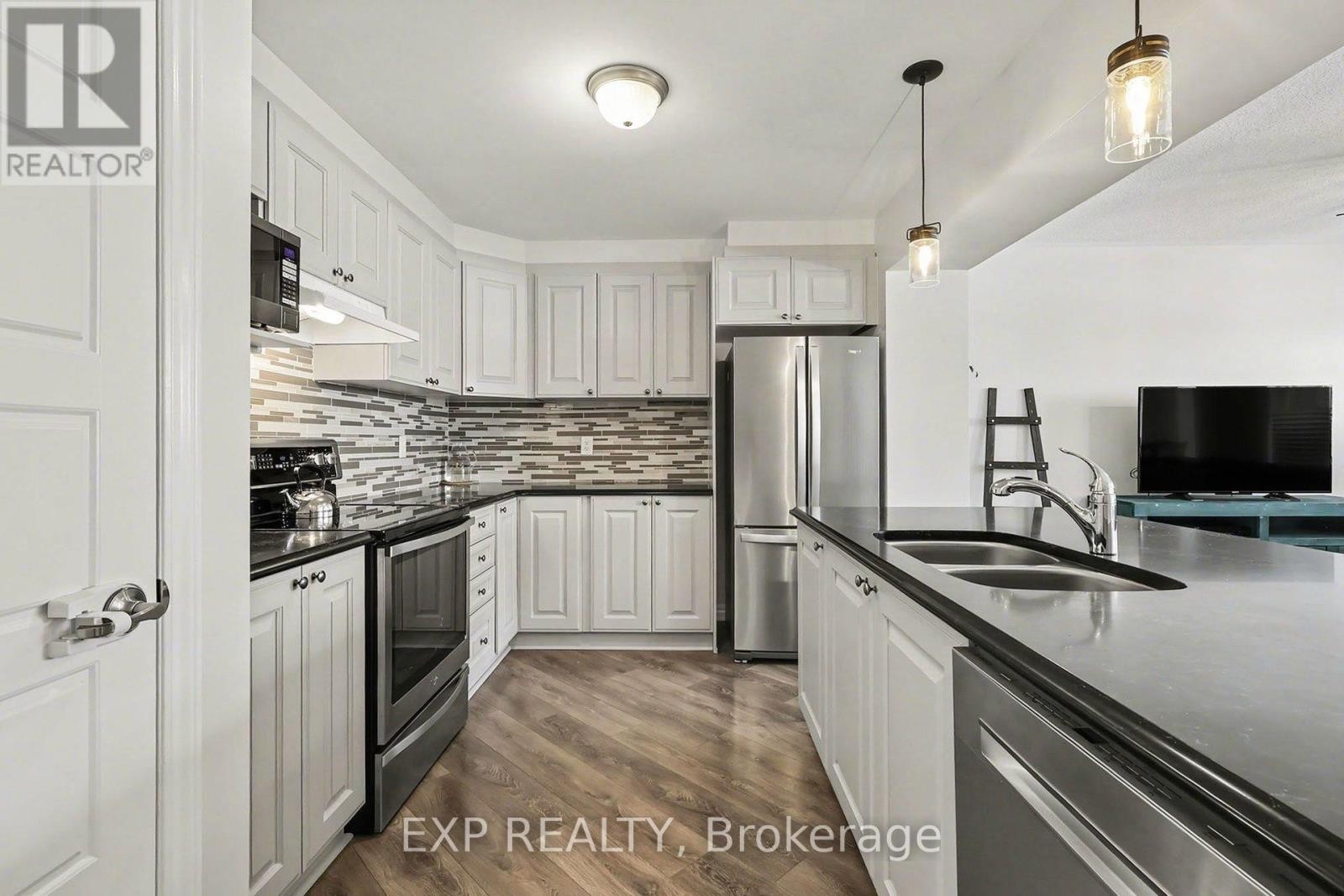 












421 GERARDIA LANE

,
Ottawa,




Ontario
K4A1C6

