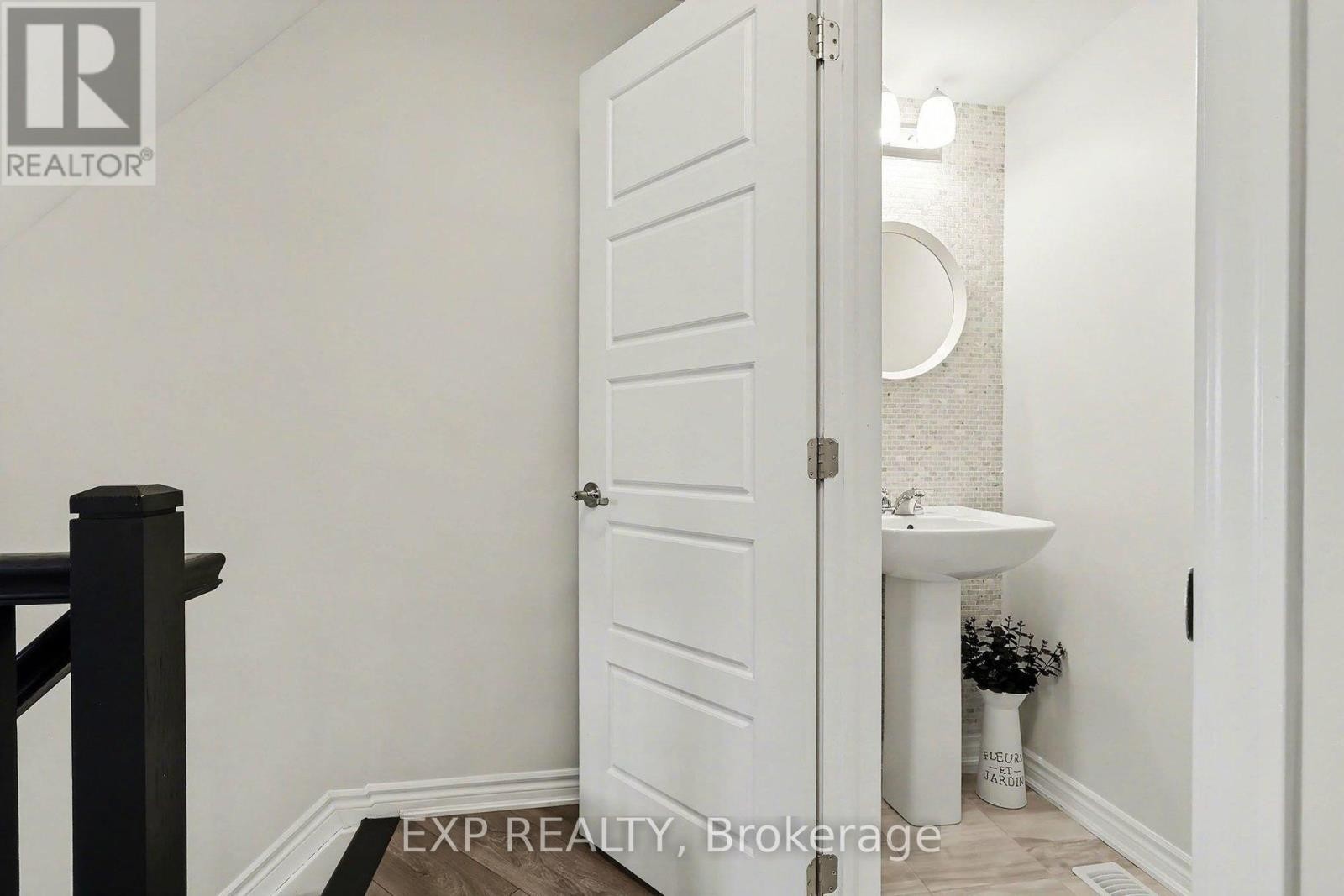 












421 GERARDIA LANE

,
Ottawa,




Ontario
K4A1C6

