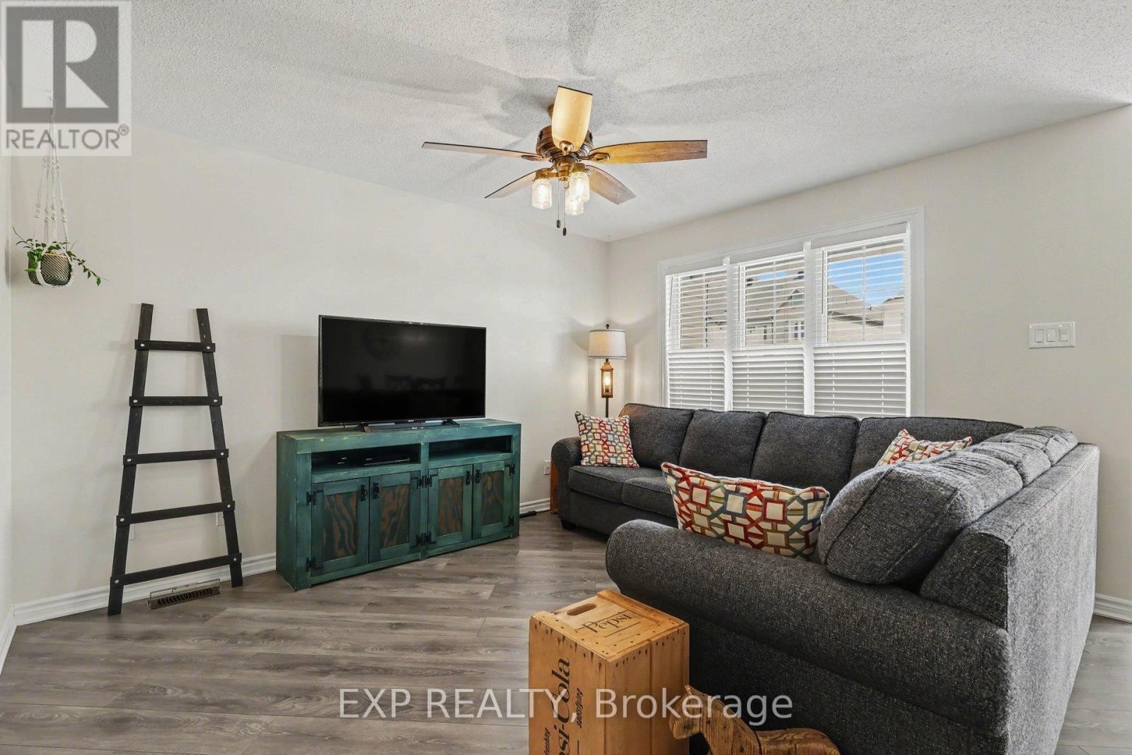 












421 GERARDIA LANE

,
Ottawa,




Ontario
K4A1C6

