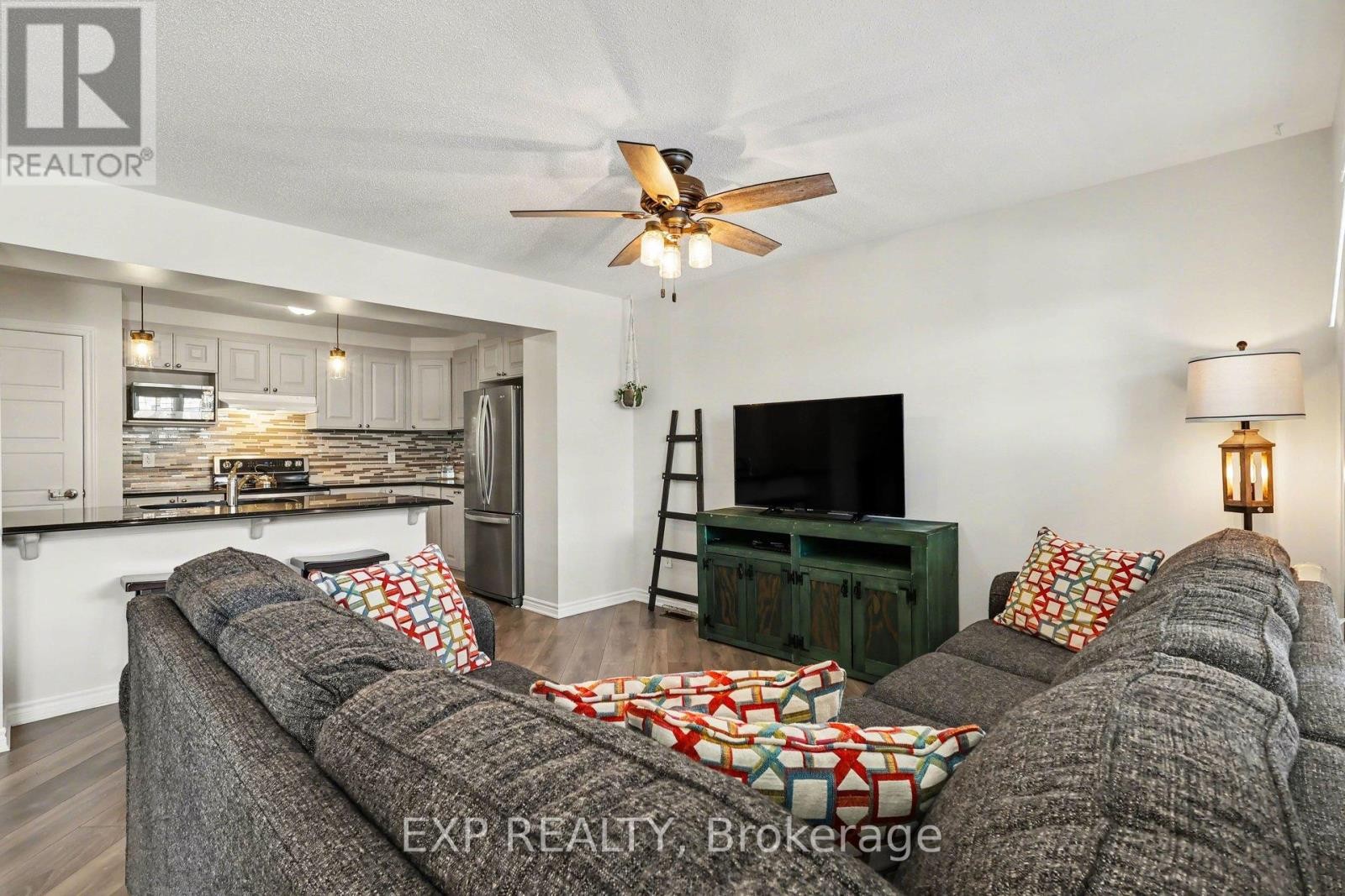 












421 GERARDIA LANE

,
Ottawa,




Ontario
K4A1C6

