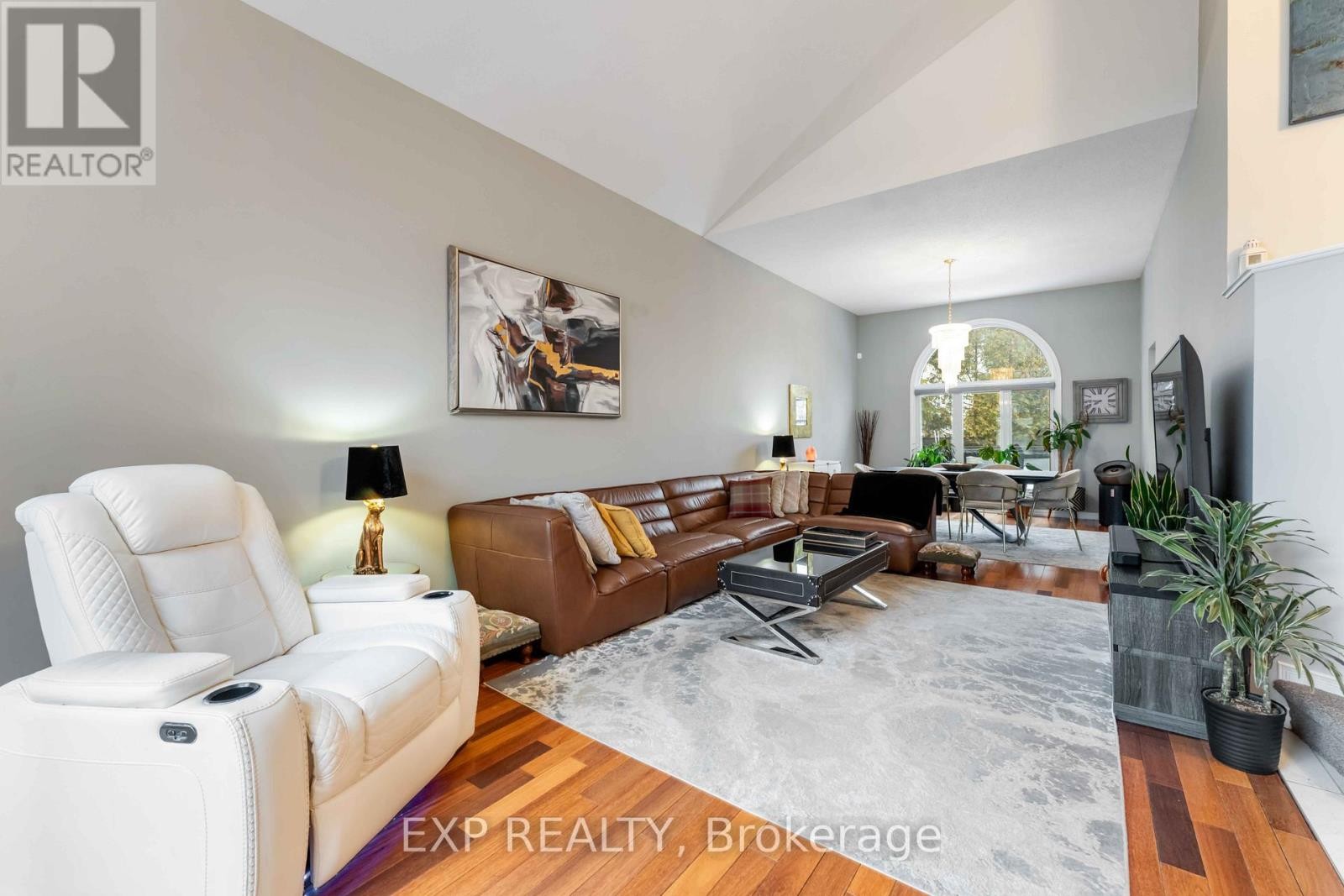 












3 NAKOTA WAY

,
Ottawa,




Ontario
K2J4E9

