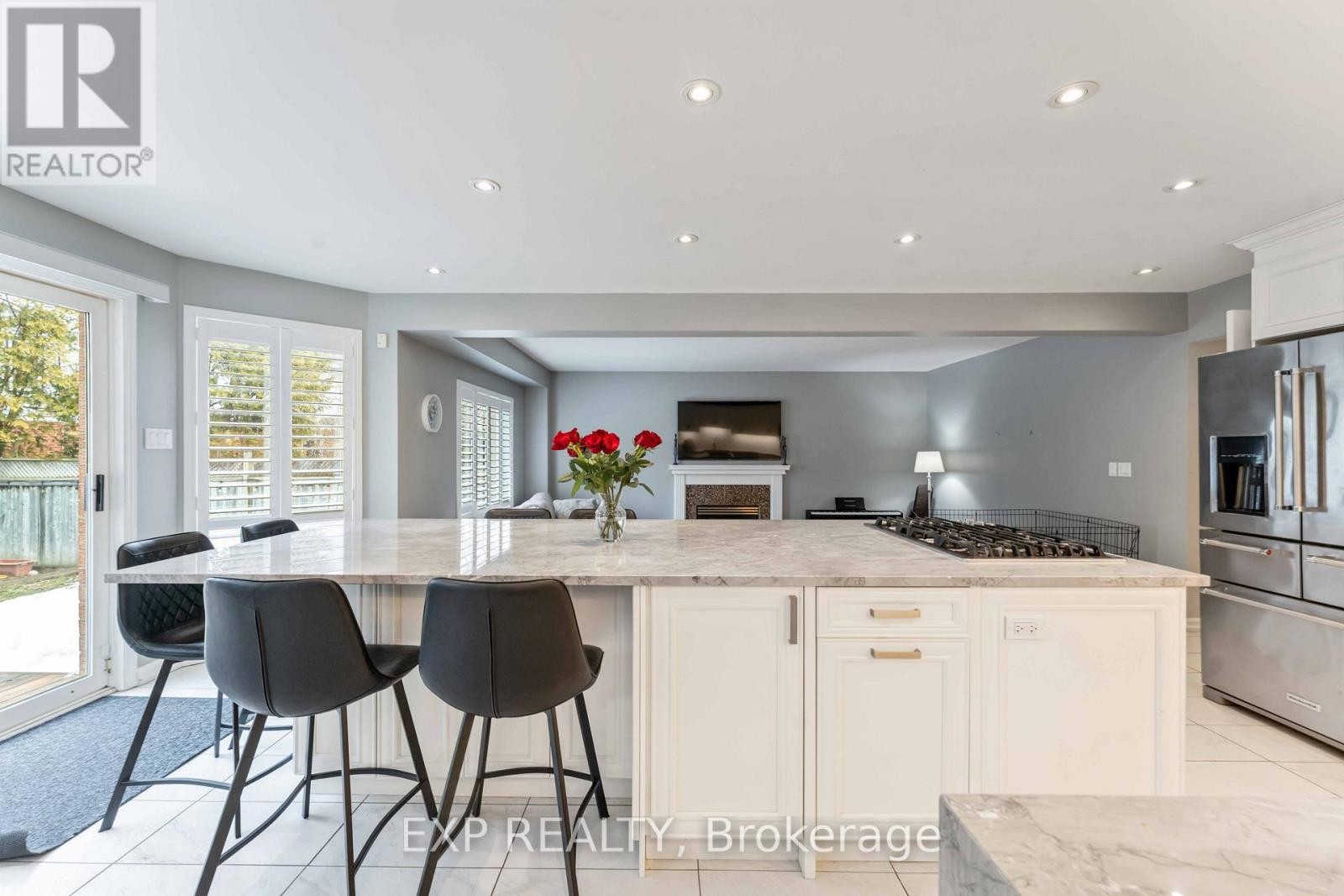 












3 NAKOTA WAY

,
Ottawa,




Ontario
K2J4E9

