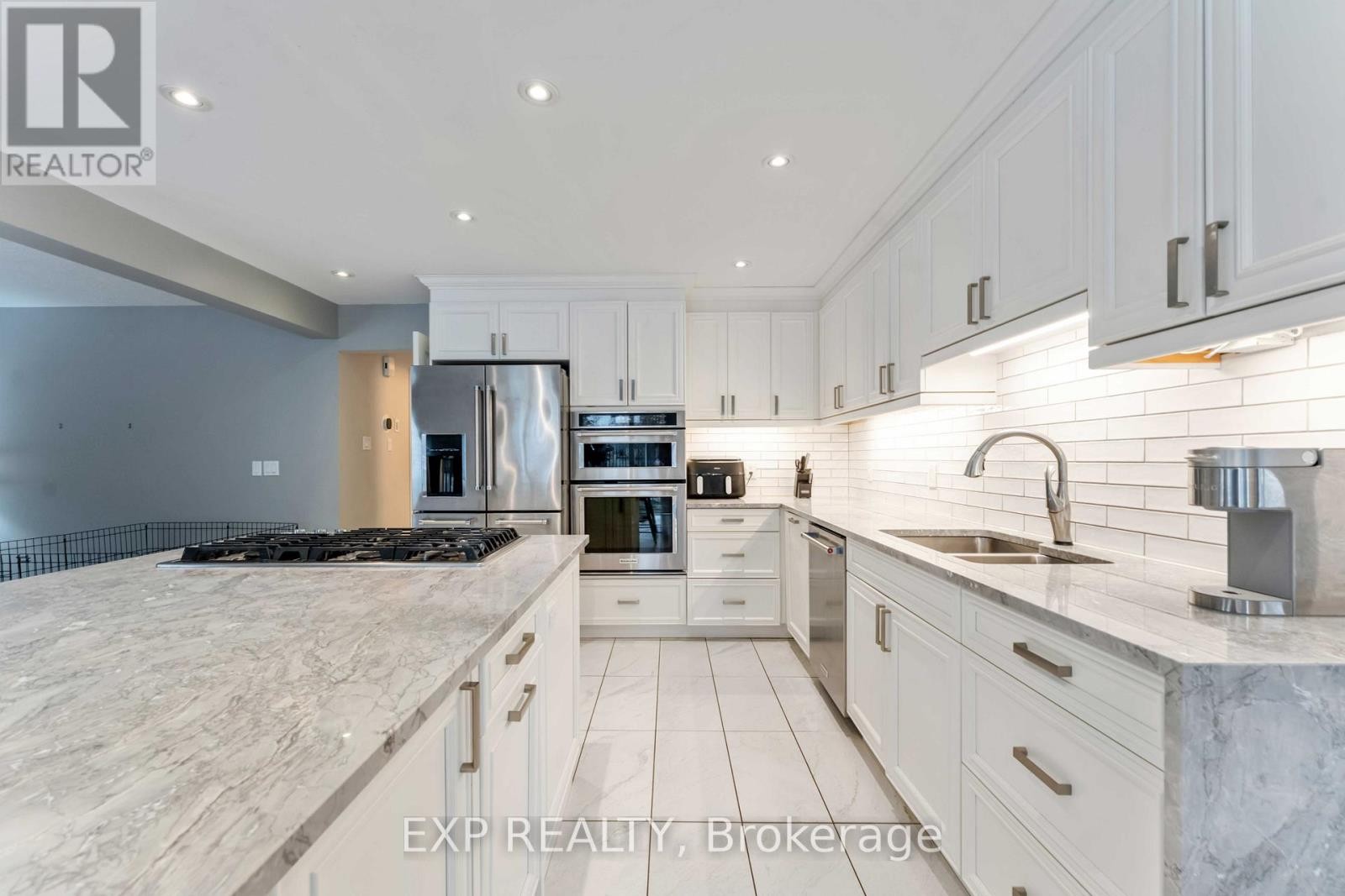 












3 NAKOTA WAY

,
Ottawa,




Ontario
K2J4E9

