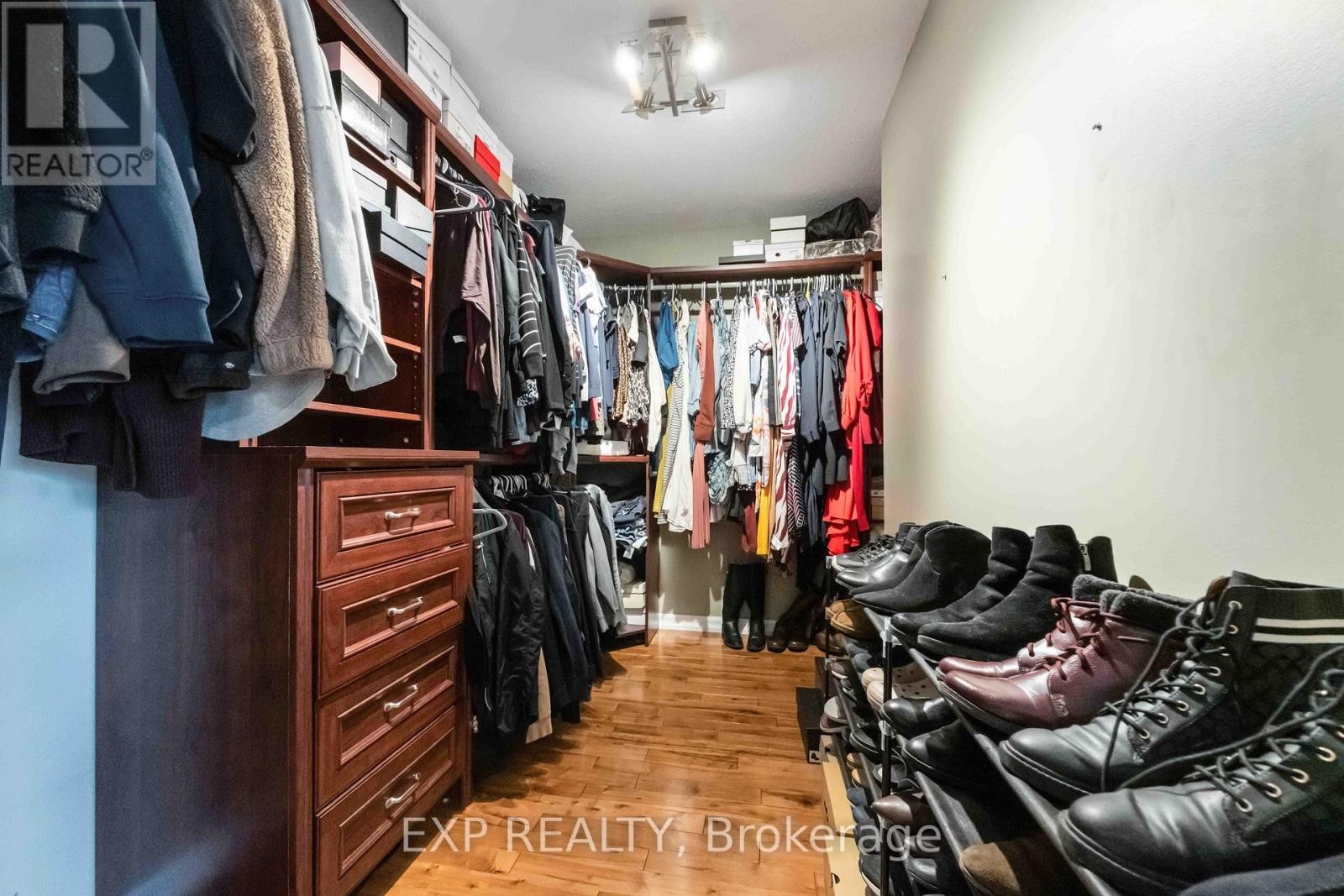 












3 NAKOTA WAY

,
Ottawa,




Ontario
K2J4E9

