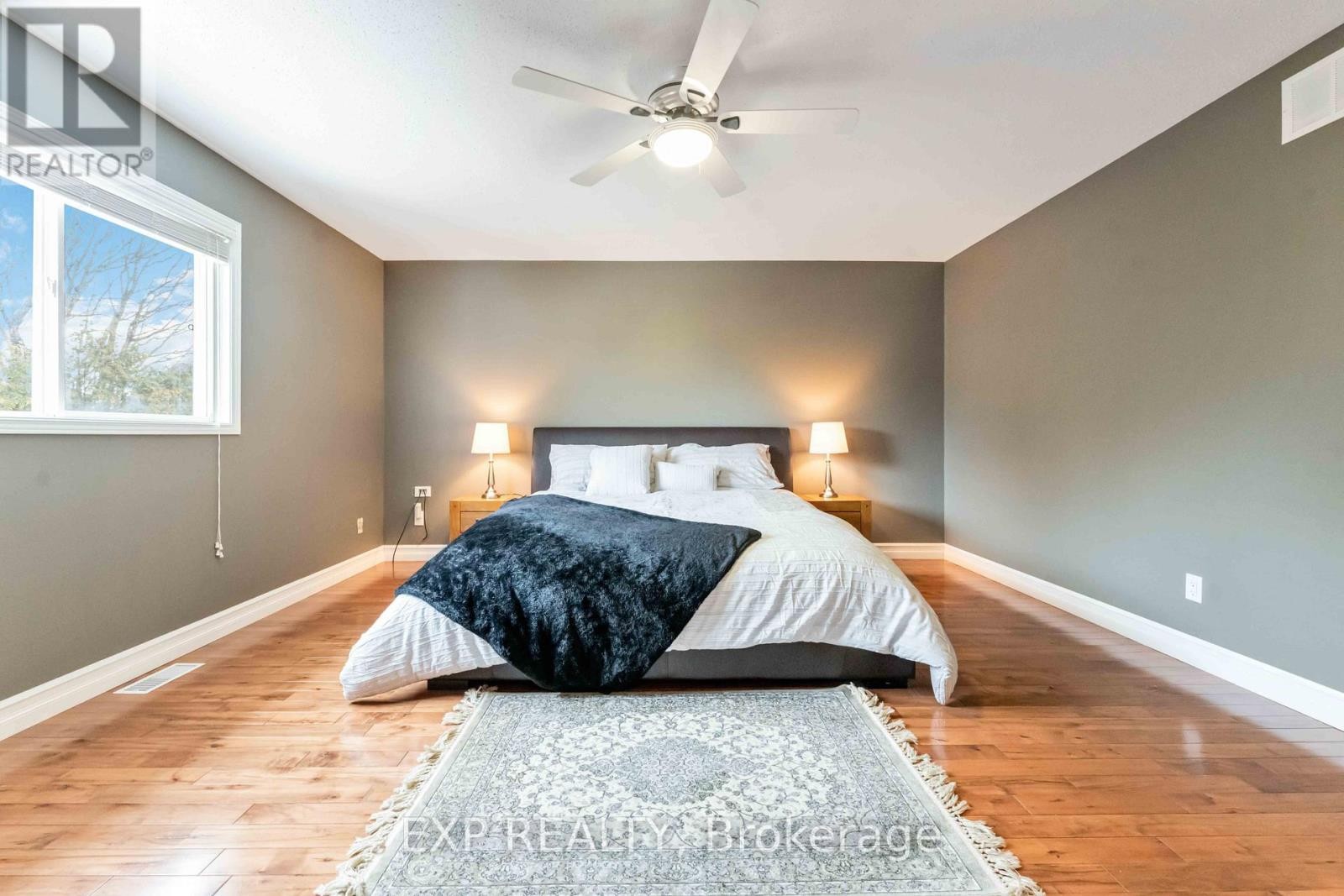 












3 NAKOTA WAY

,
Ottawa,




Ontario
K2J4E9

