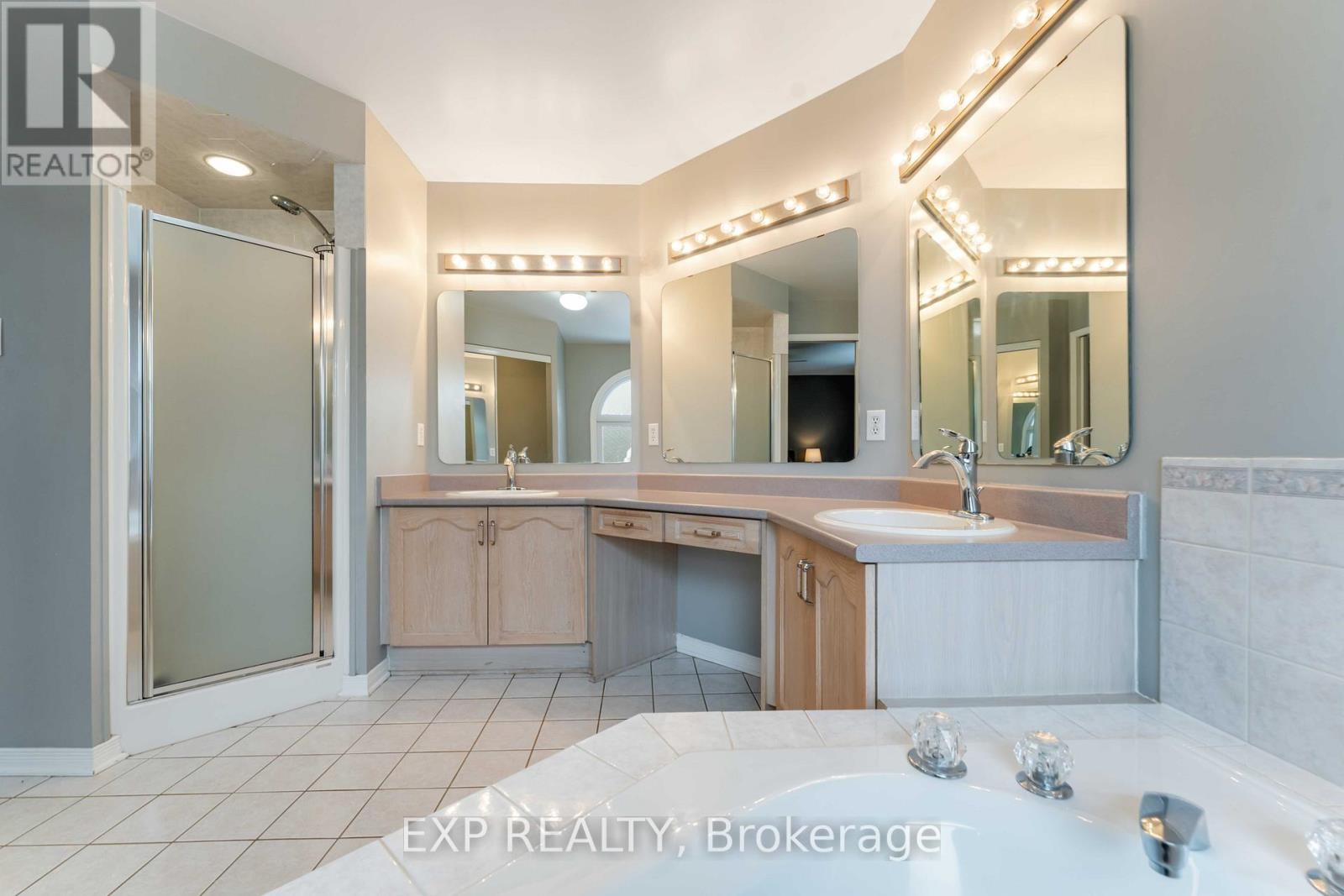 












3 NAKOTA WAY

,
Ottawa,




Ontario
K2J4E9

