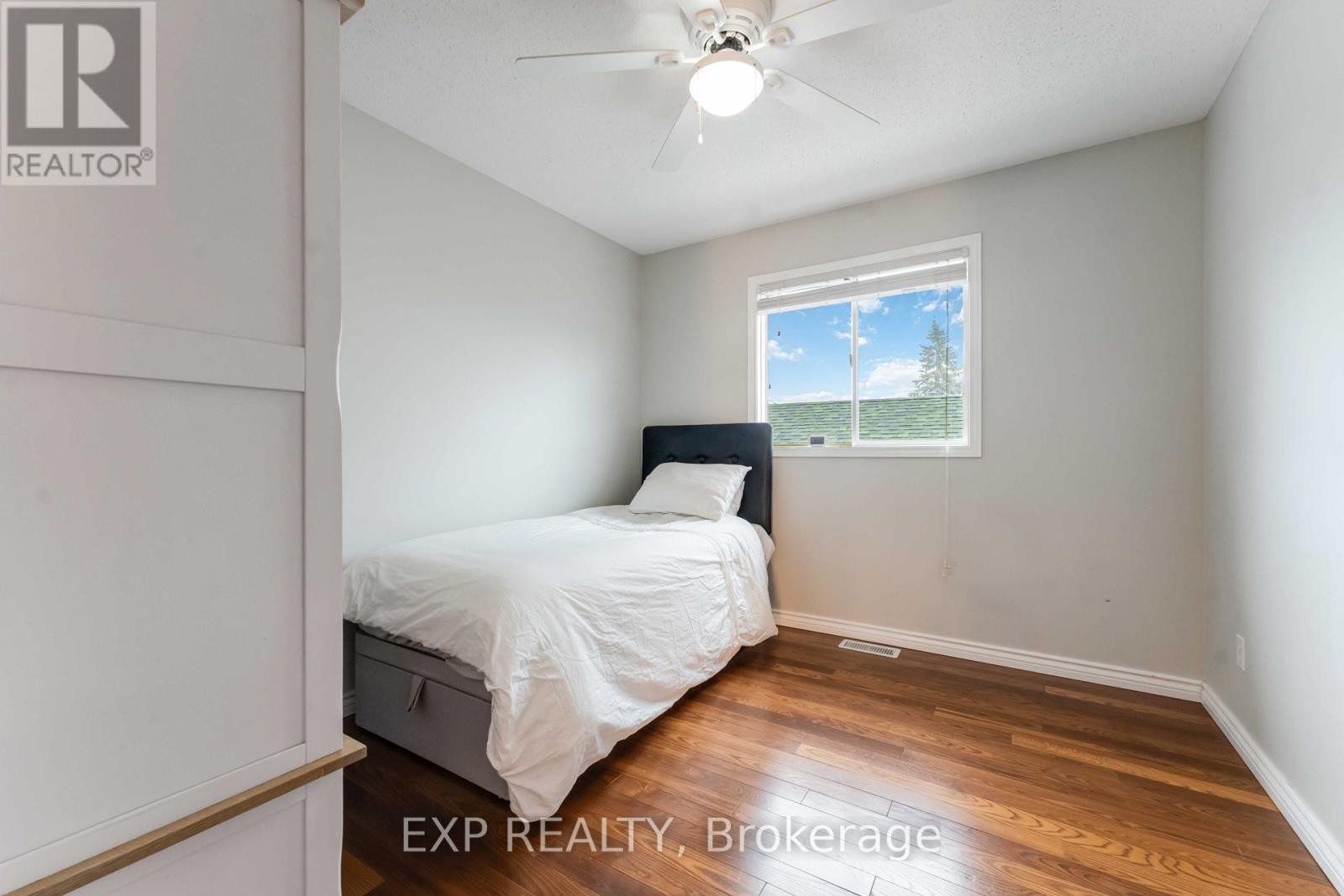 












3 NAKOTA WAY

,
Ottawa,




Ontario
K2J4E9

